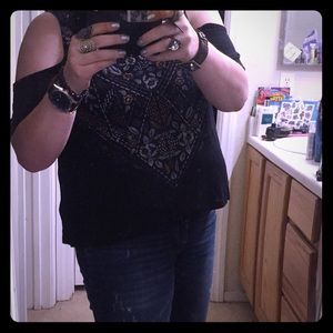 Super cute cold shoulder boho chic top Sz L!!